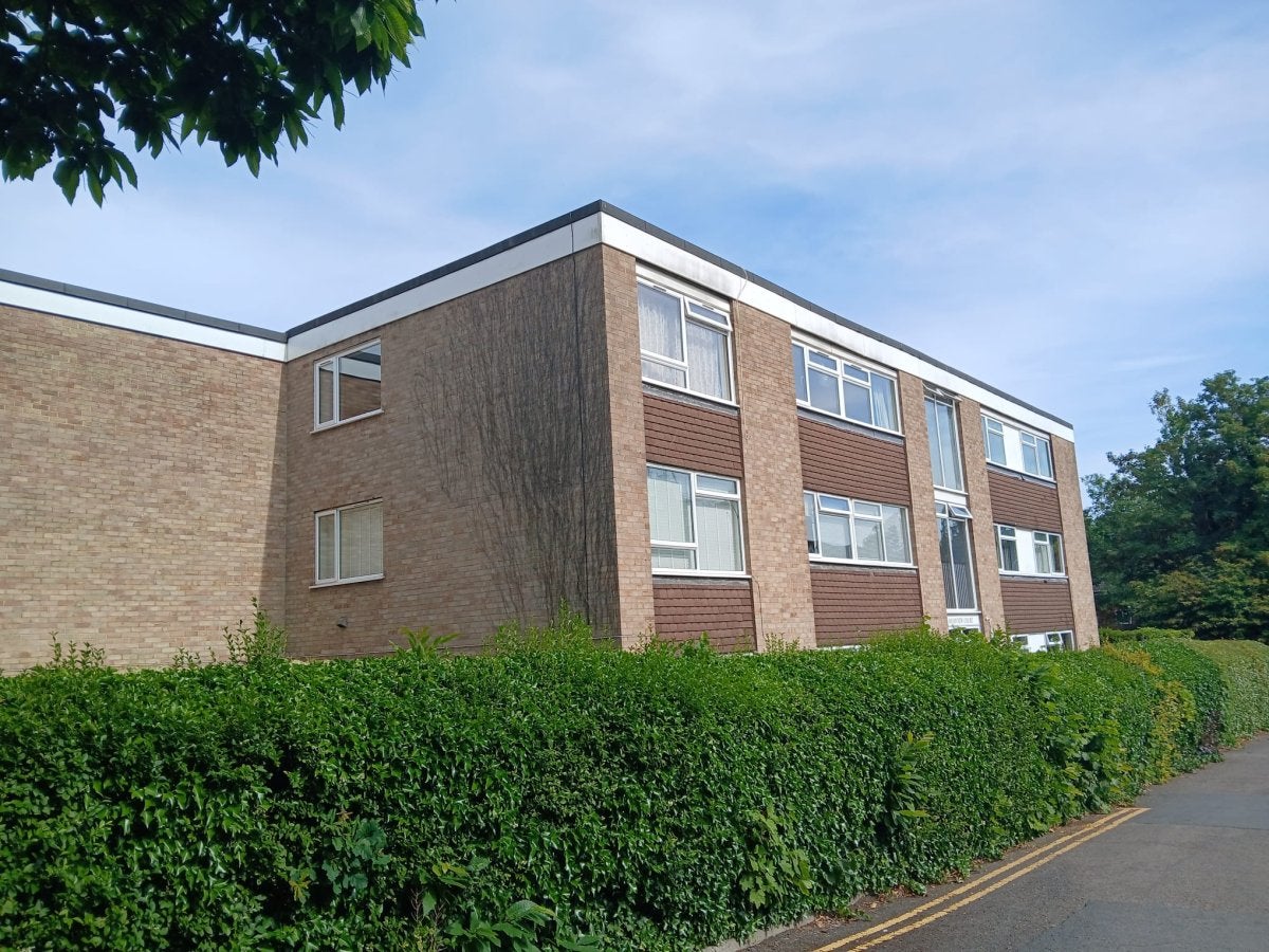Flat Wray Common Road in Reigate and Banstead