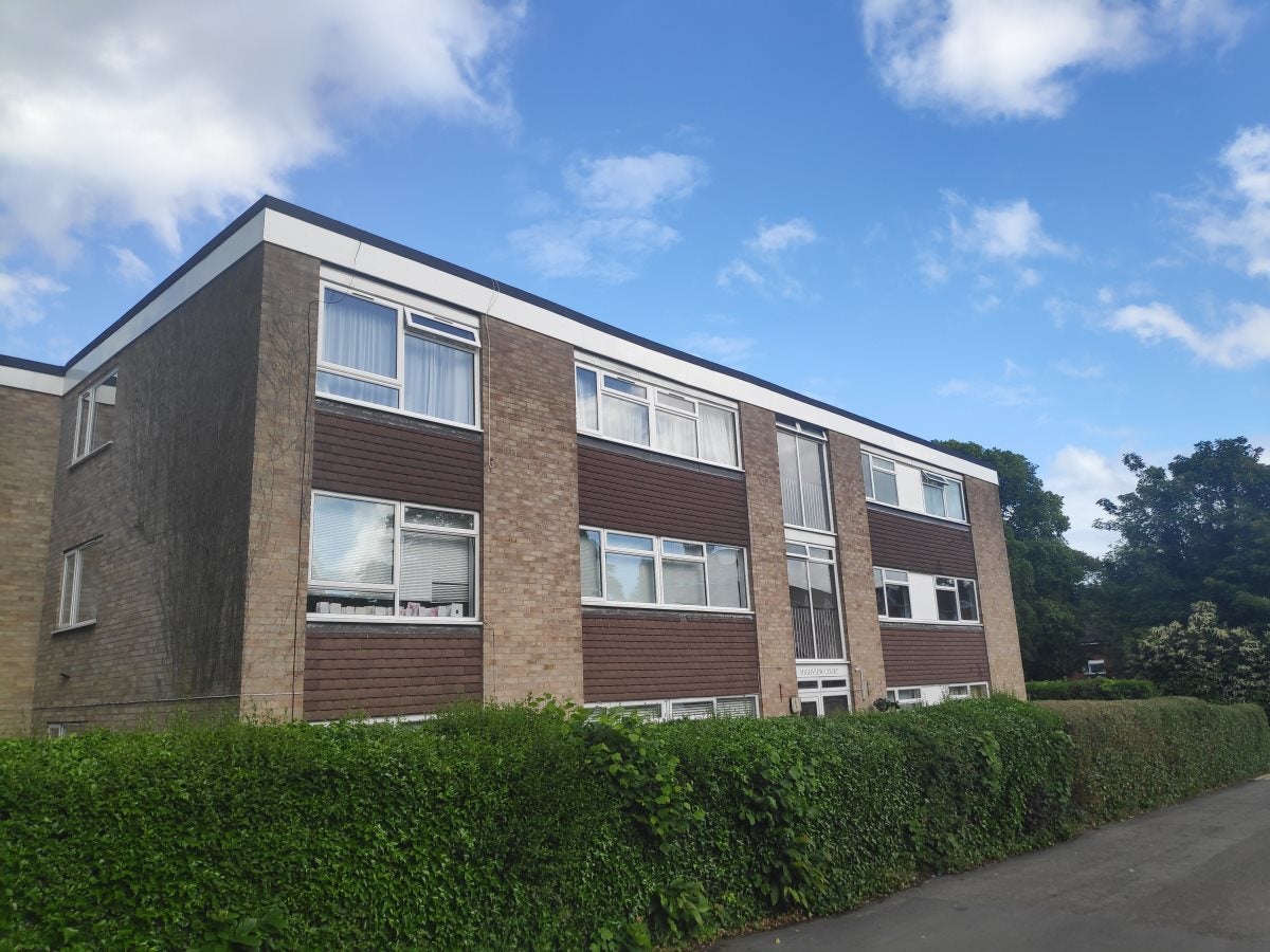 Flat Wray Common Road in Reigate and Banstead