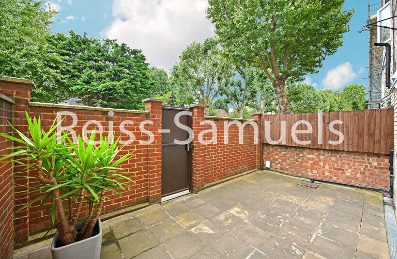 House Manchester Road in Greater London