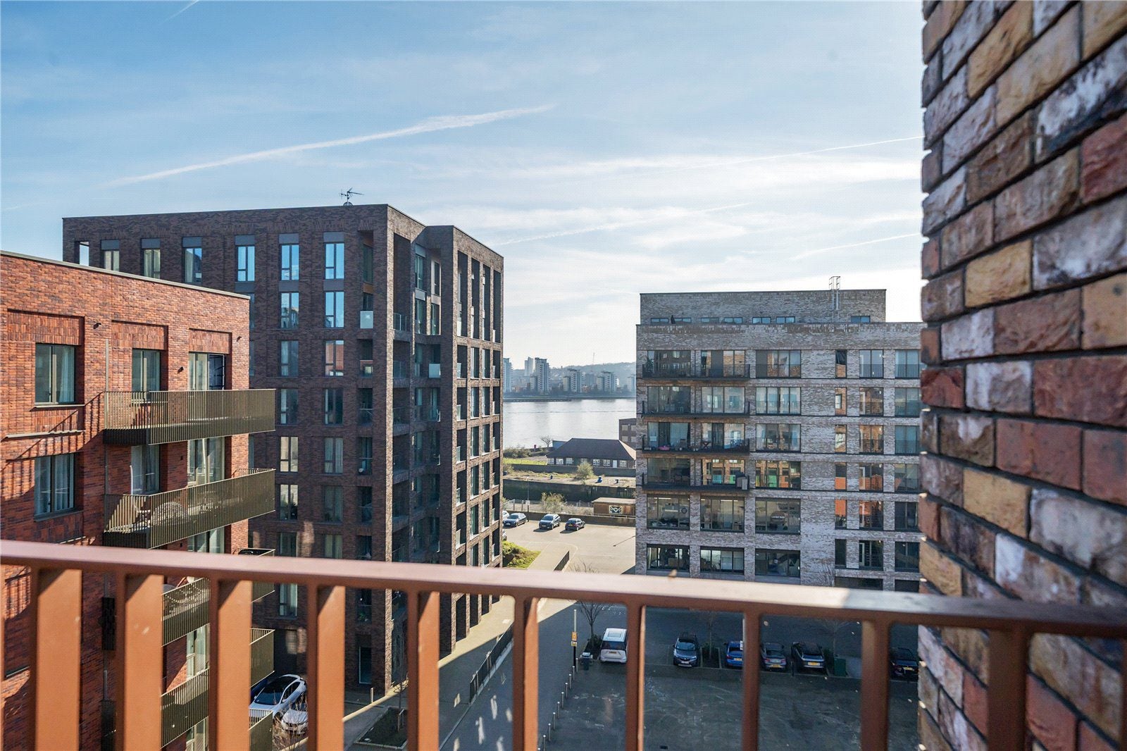 Flat Frobisher Yard in Greater London