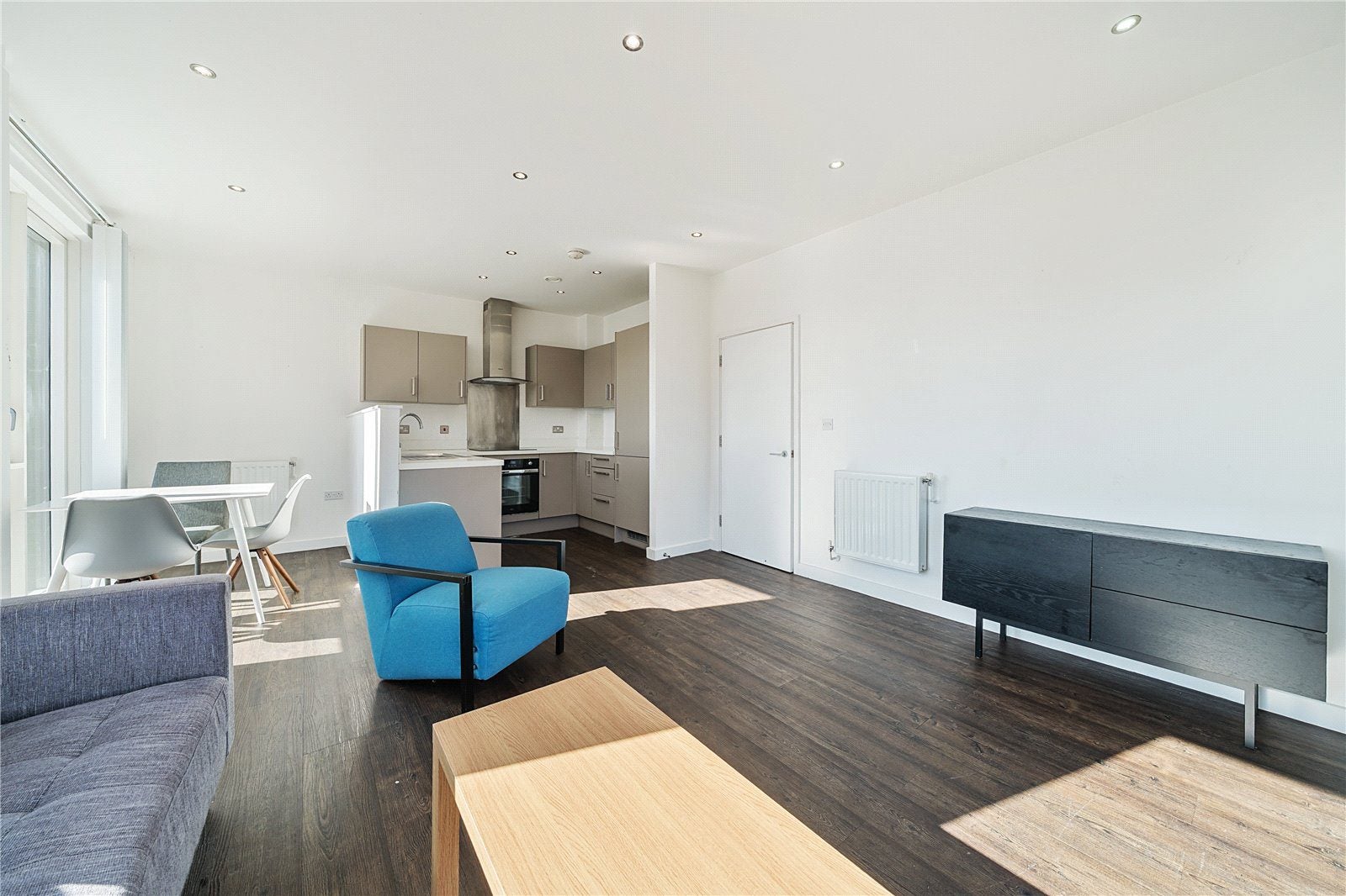 Flat Frobisher Yard in Greater London