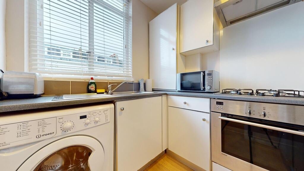 Flat Finborough Road in Greater London