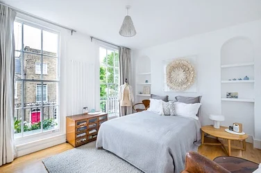Flat Halton Road in Greater London