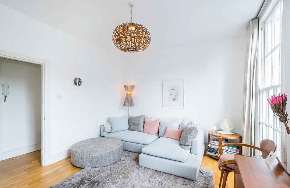 Flat Halton Road in Greater London