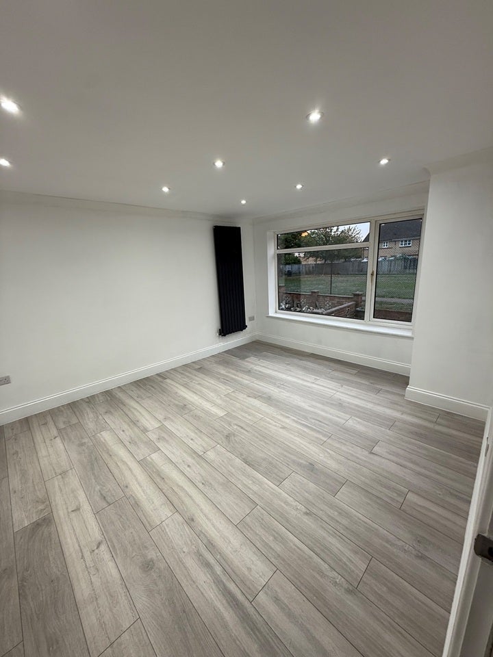 House Hanbury Close in Cheshunt