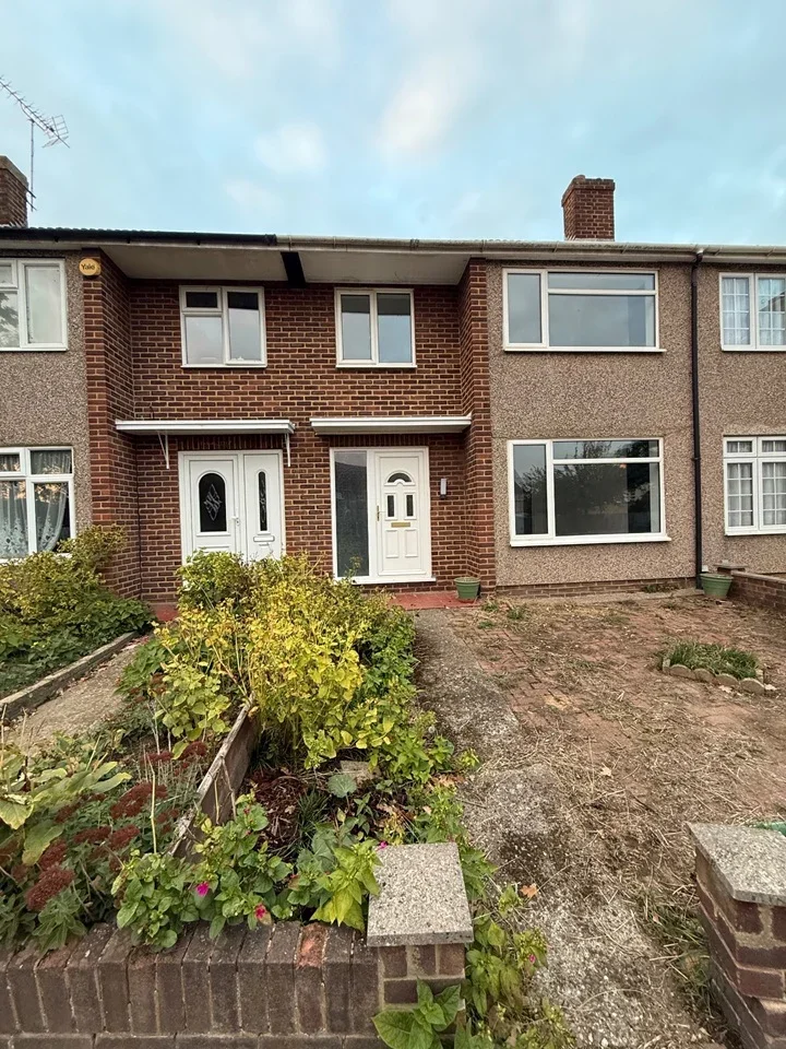 House Hanbury Close in Cheshunt