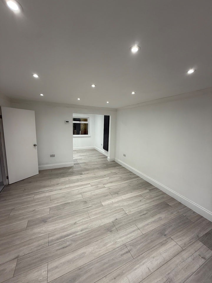 House Hanbury Close in Cheshunt