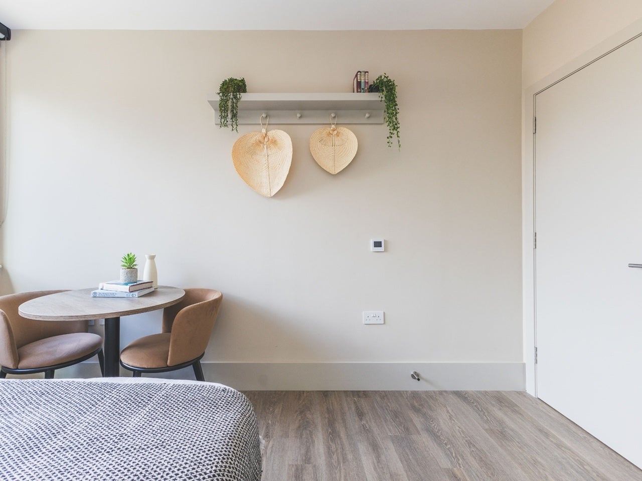 Room Augustus Road in Greater London