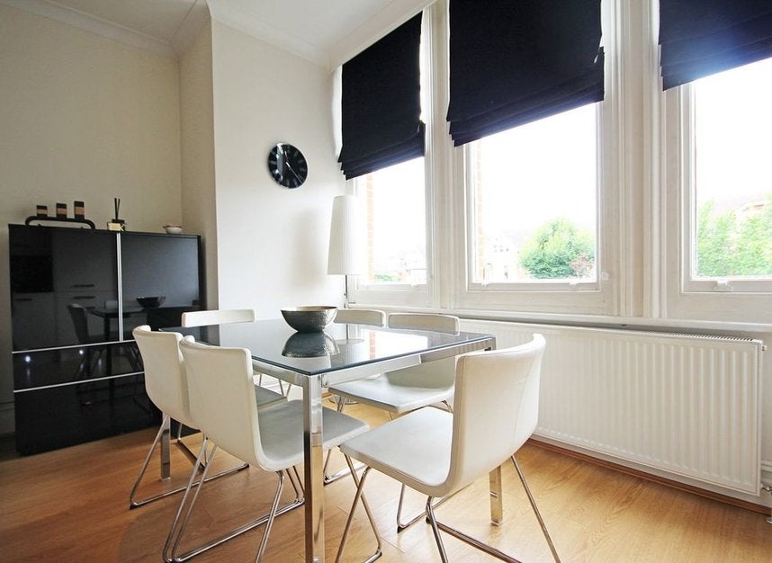 Flat Westbury Road in Greater London