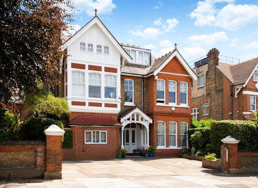 Flat Westbury Road in Greater London