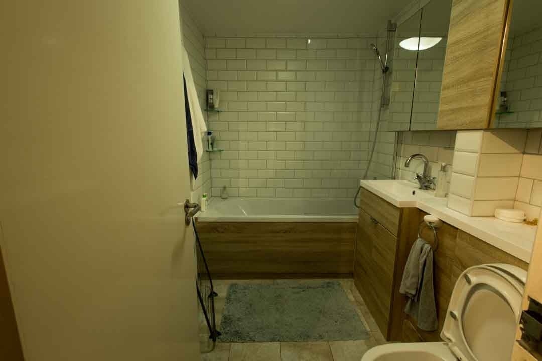 Flat Premiere Place in Greater London