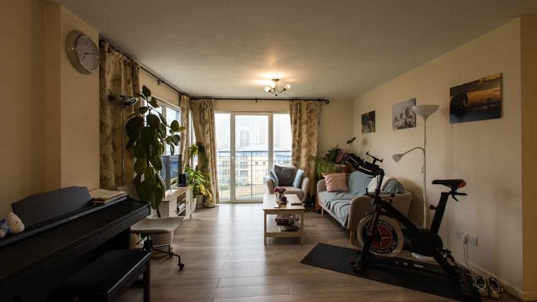 Flat Premiere Place in Greater London