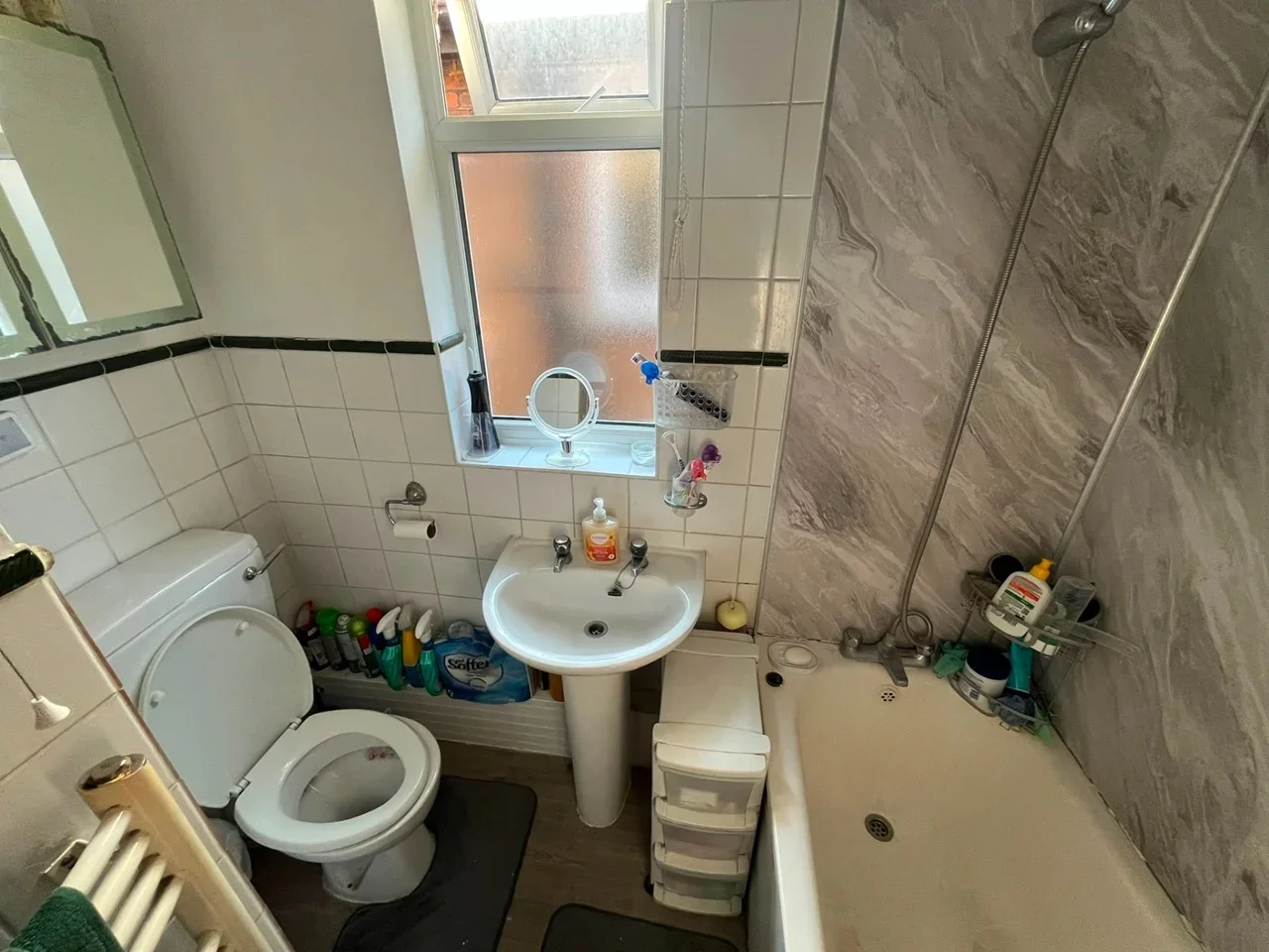 Flat Bridge Close in Greater London