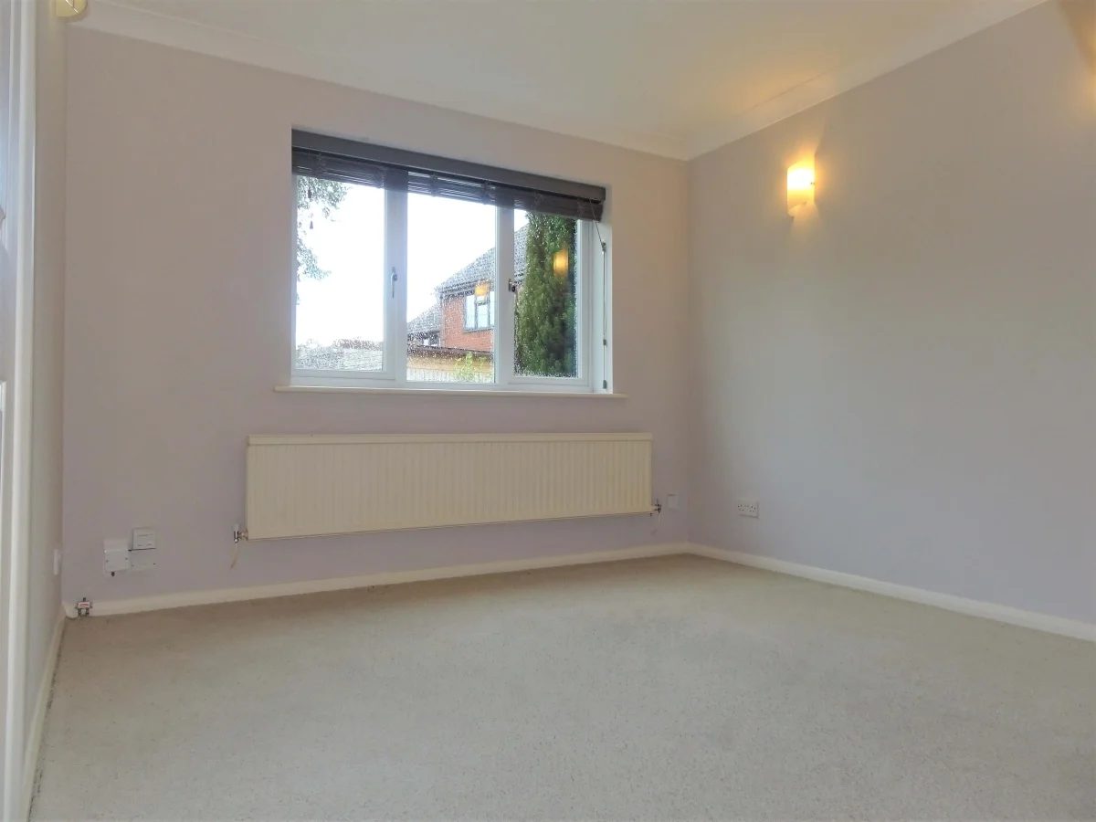 House Redwoods Way in Church Crookham