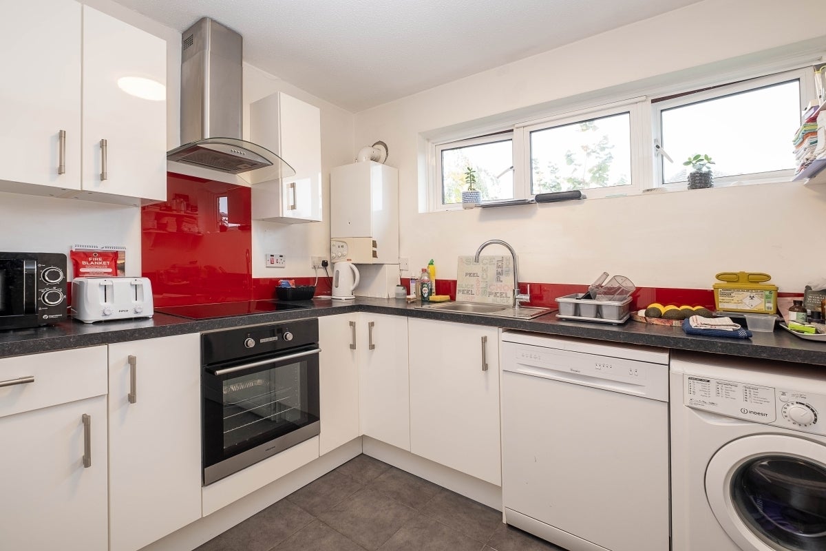 Flat Ivybridge Close in Greater London
