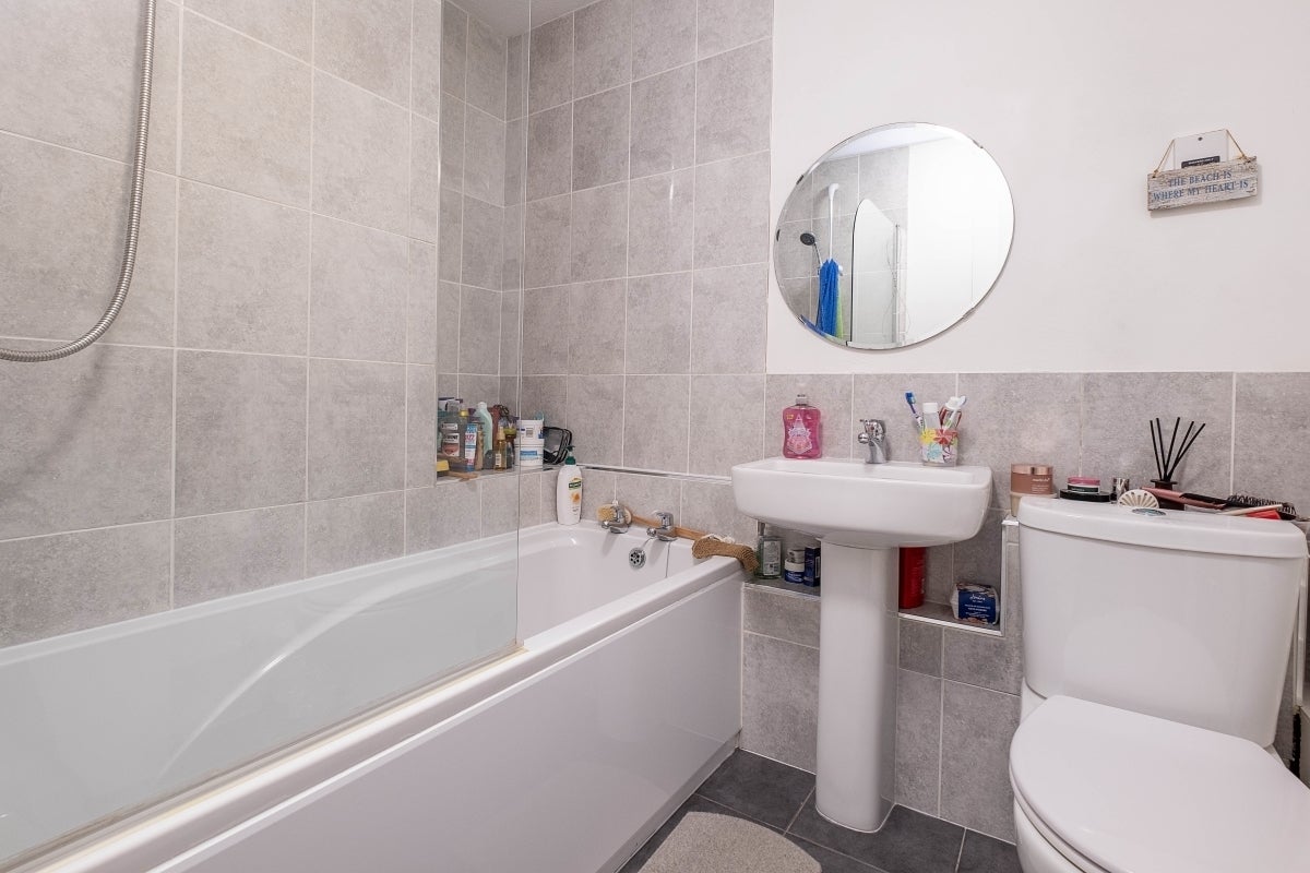 Flat Ivybridge Close in Greater London