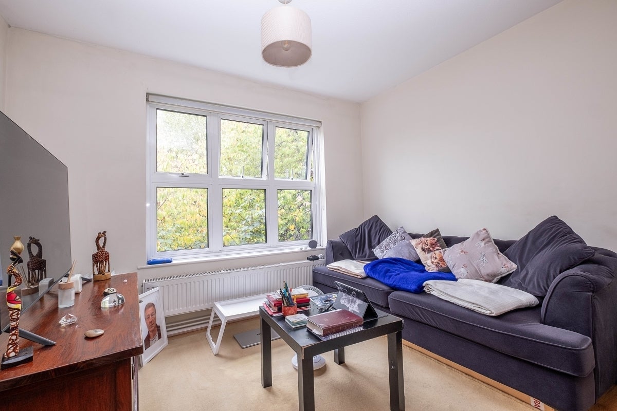 Flat Ivybridge Close in Greater London