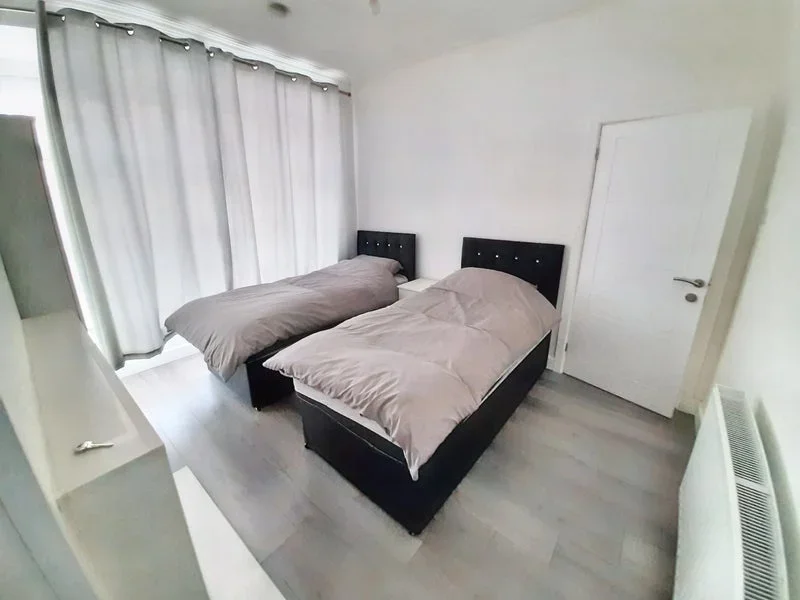 Room Lemon Tree Walk in St Helens