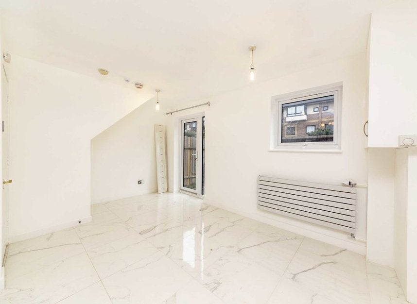 House Barnfield Place in Greater London