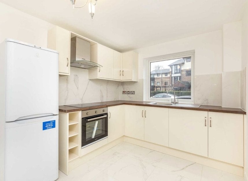 House Barnfield Place in Greater London