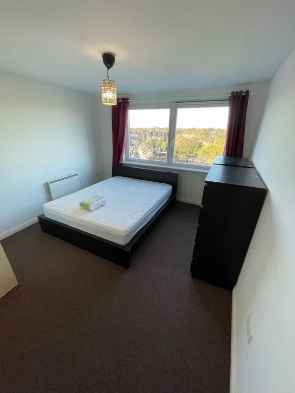 Flat Prince Regent Road in Greater London