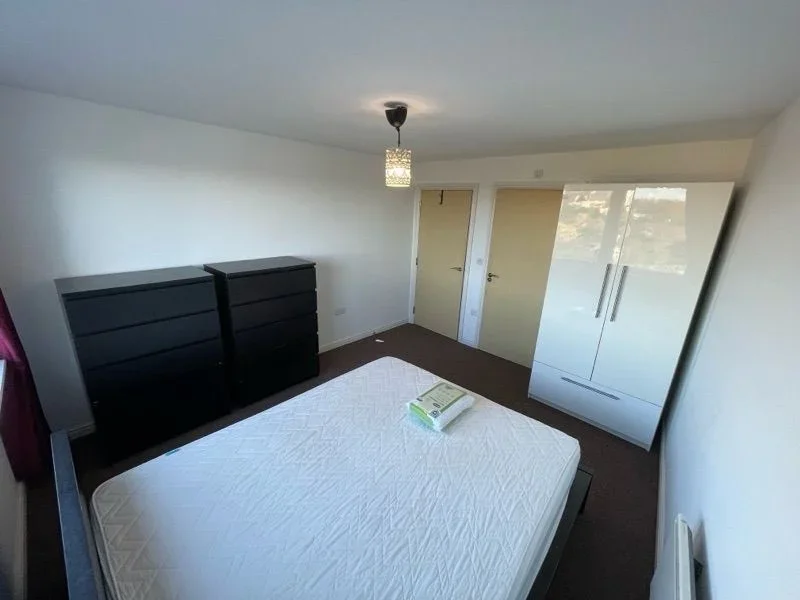 Flat Prince Regent Road in Greater London