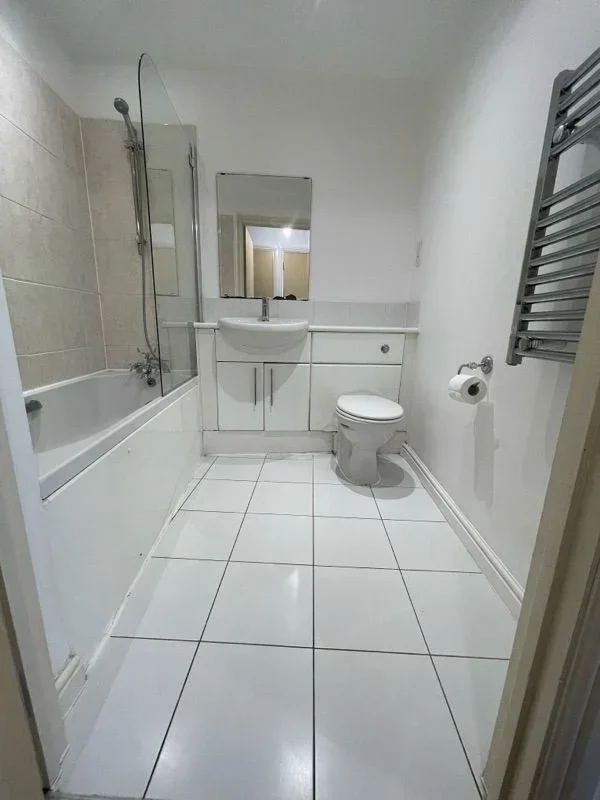 Flat Prince Regent Road in Greater London
