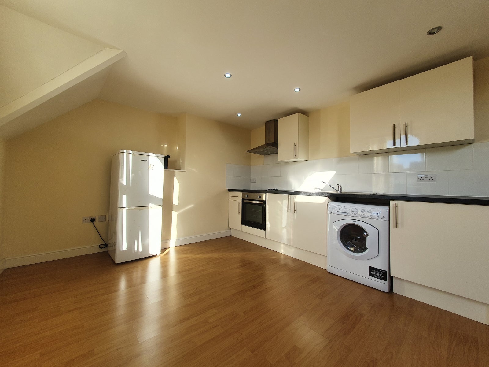 Flat Piercefield Place in Cardiff