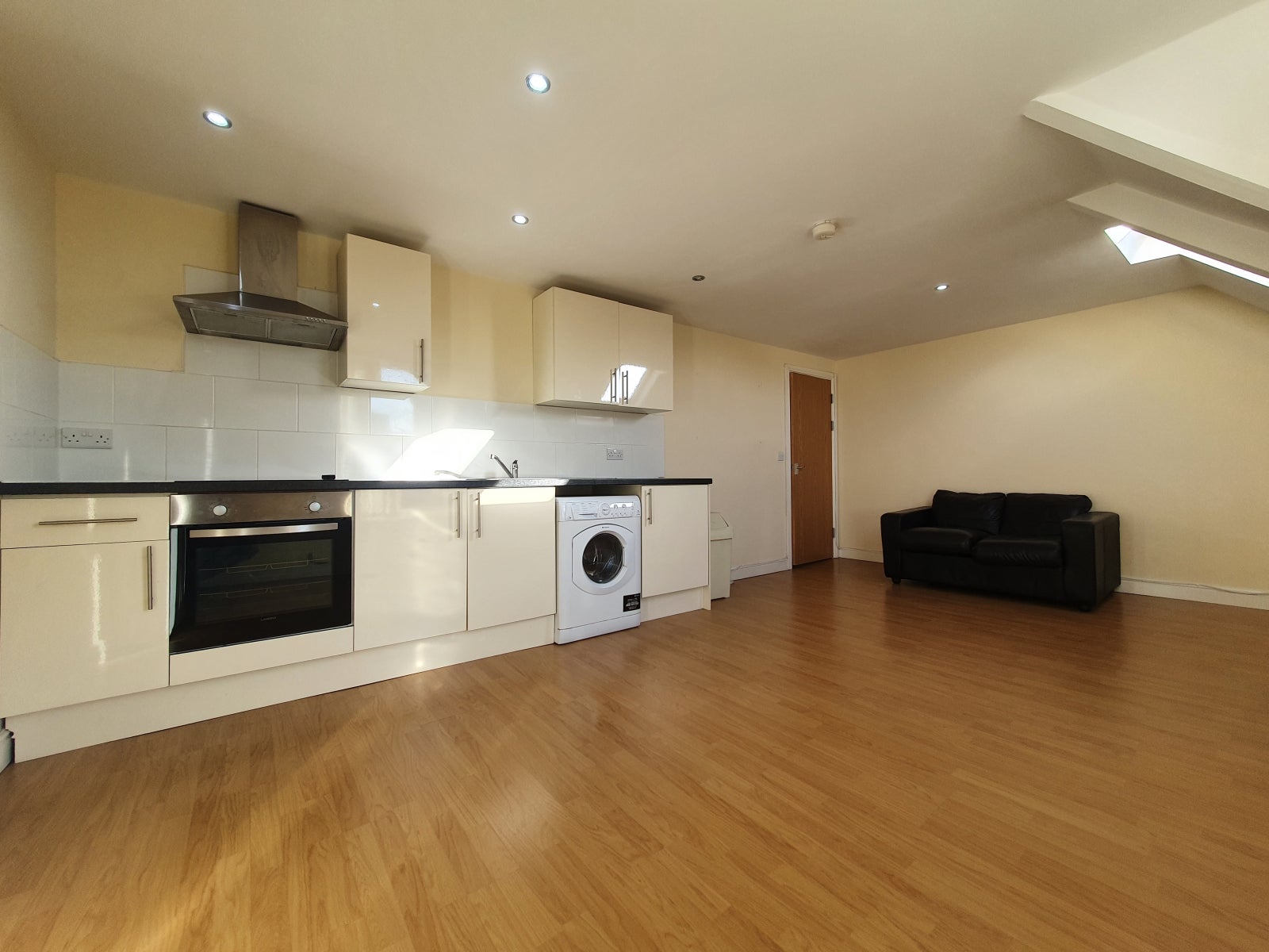 Flat Piercefield Place in Cardiff