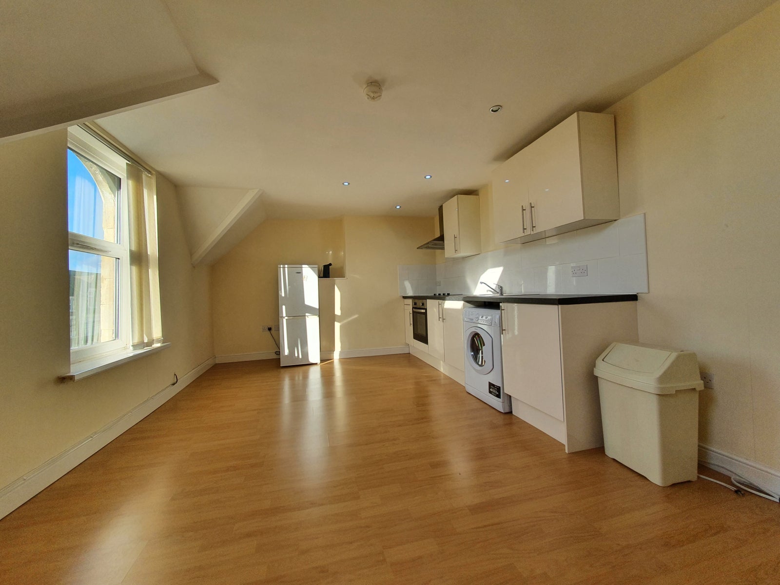 Flat Piercefield Place in Cardiff