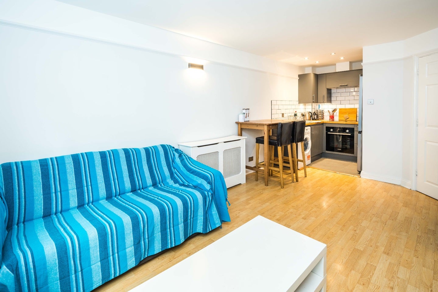 Flat Cleveland Grove in Greater London
