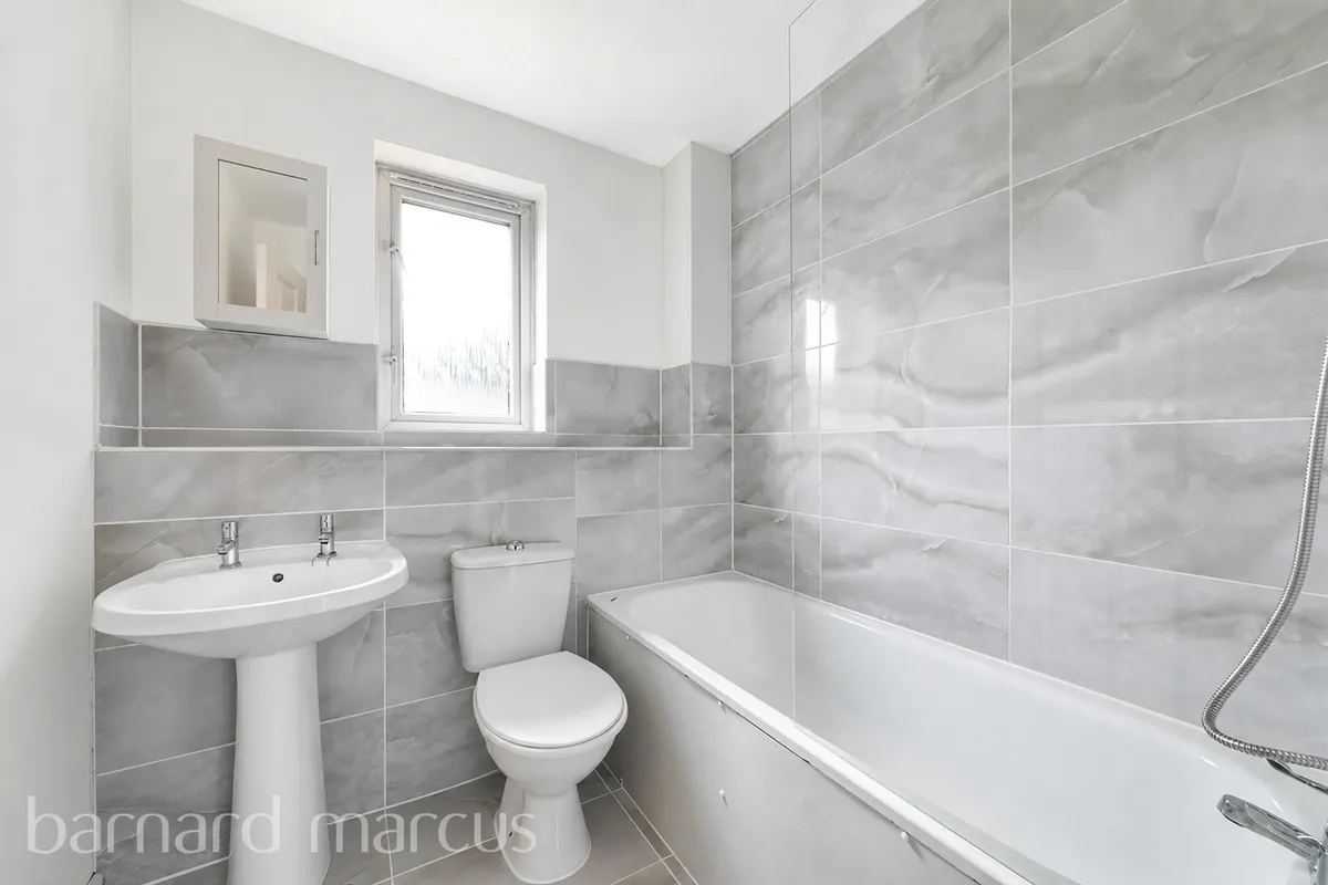 Flat Acacia Close in Greater London