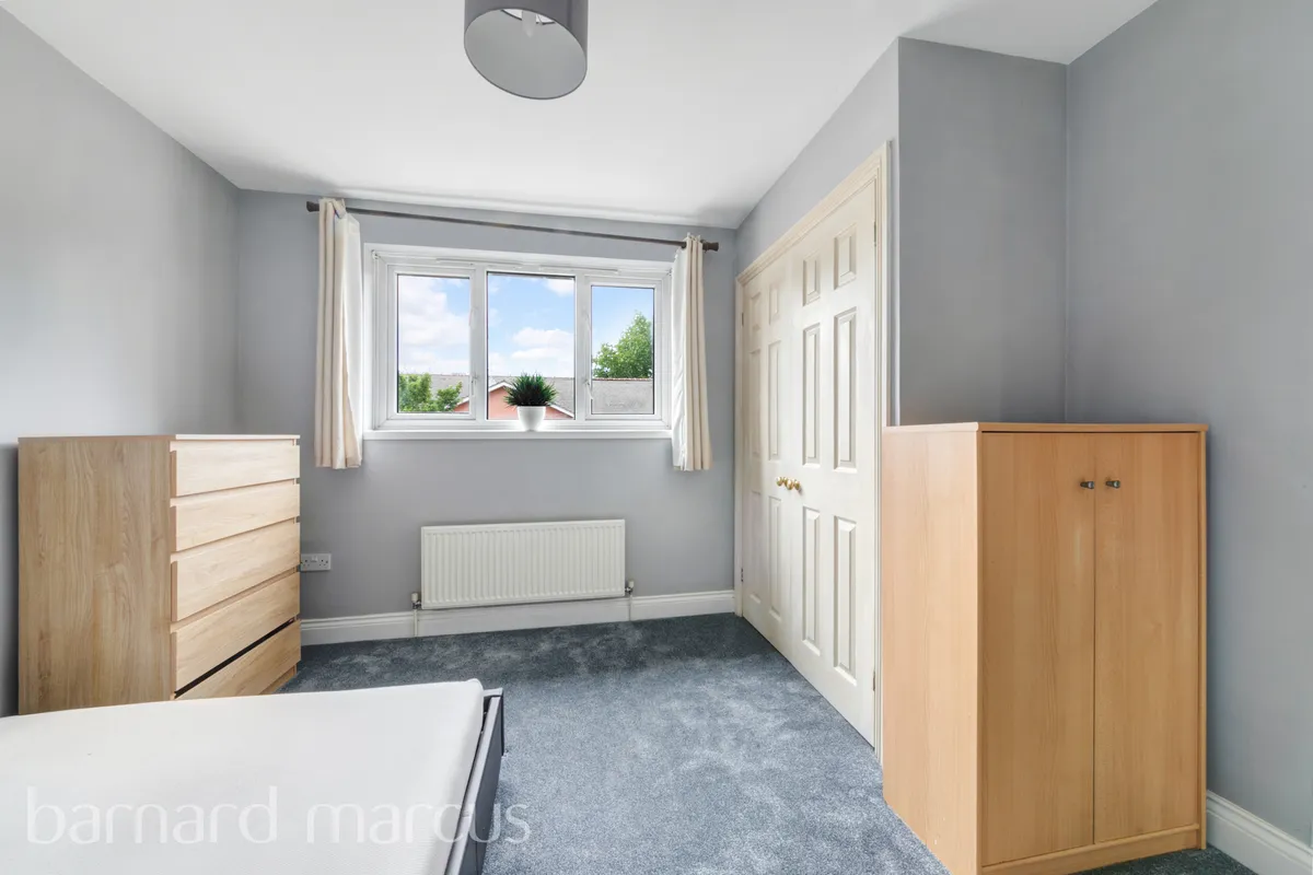 Flat Acacia Close in Greater London