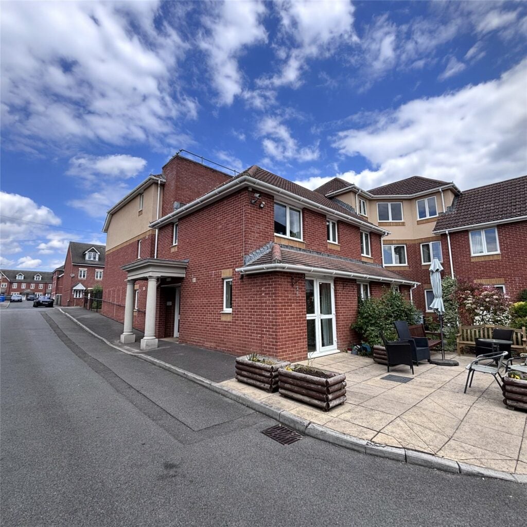 Flat Victoria Road in Rushmoor