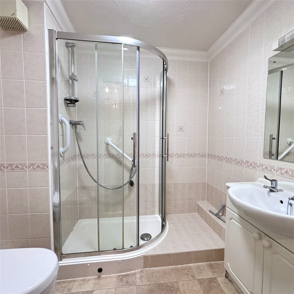 Flat Victoria Road in Rushmoor