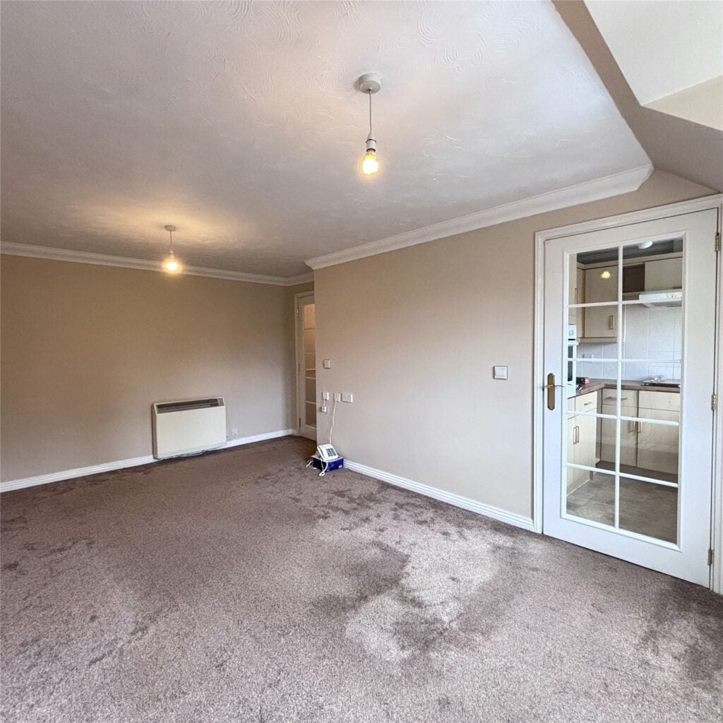 Flat Victoria Road in Rushmoor