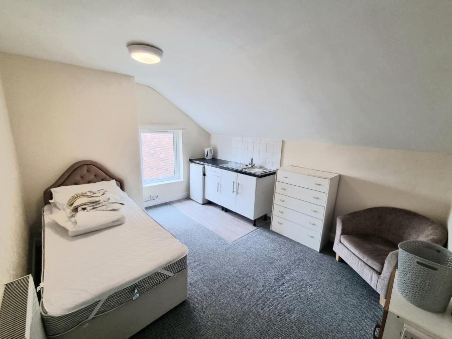 Room Lovely Lane in Warrington
