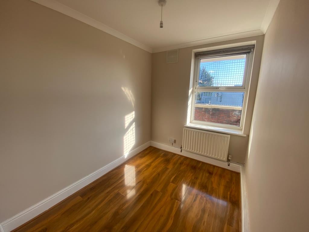 Flat Malden Way in Greater London