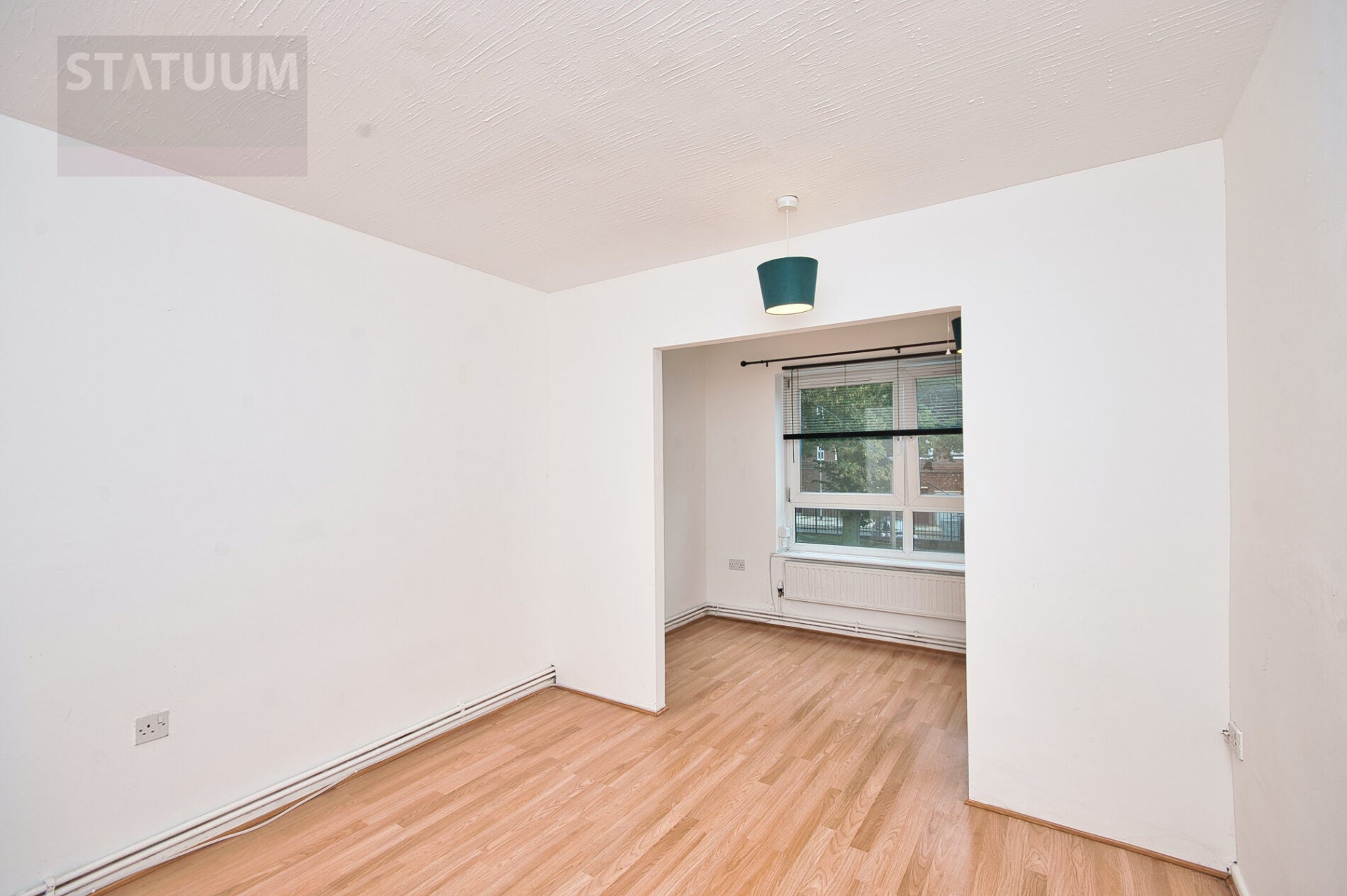 Flat Blake Avenue in Greater London