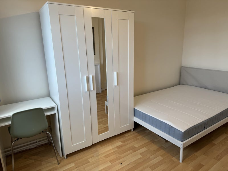 Room Arbour Square in Greater London