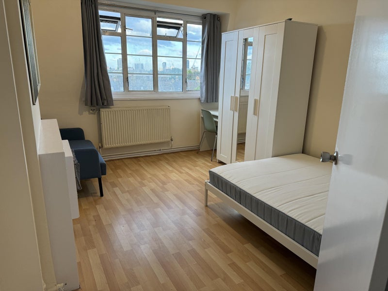 Room Arbour Square in Greater London