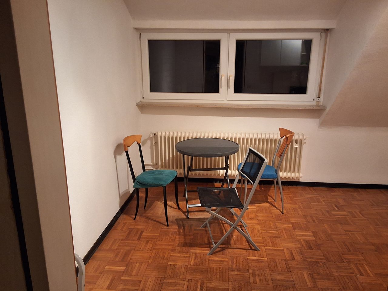 Zimmer Bergstraße in Stuttgart