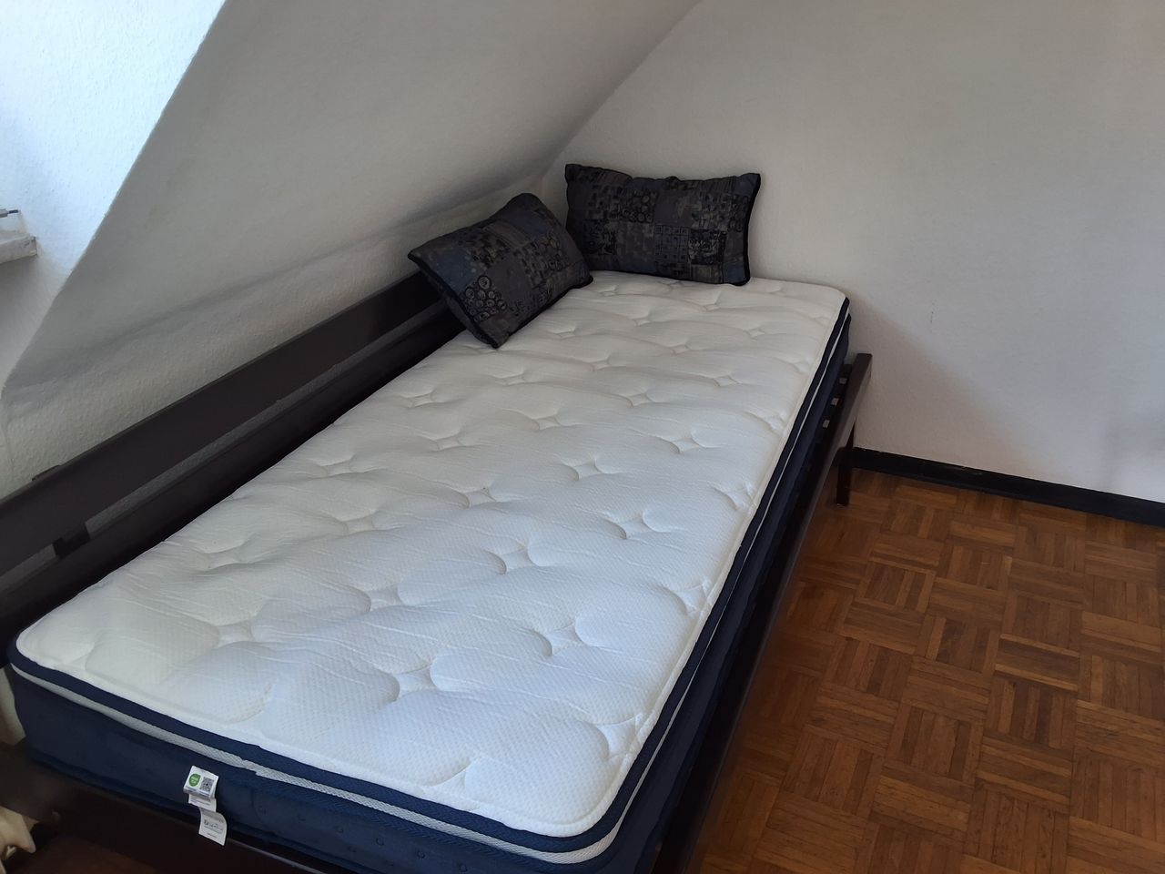 Zimmer Bergstraße in Stuttgart