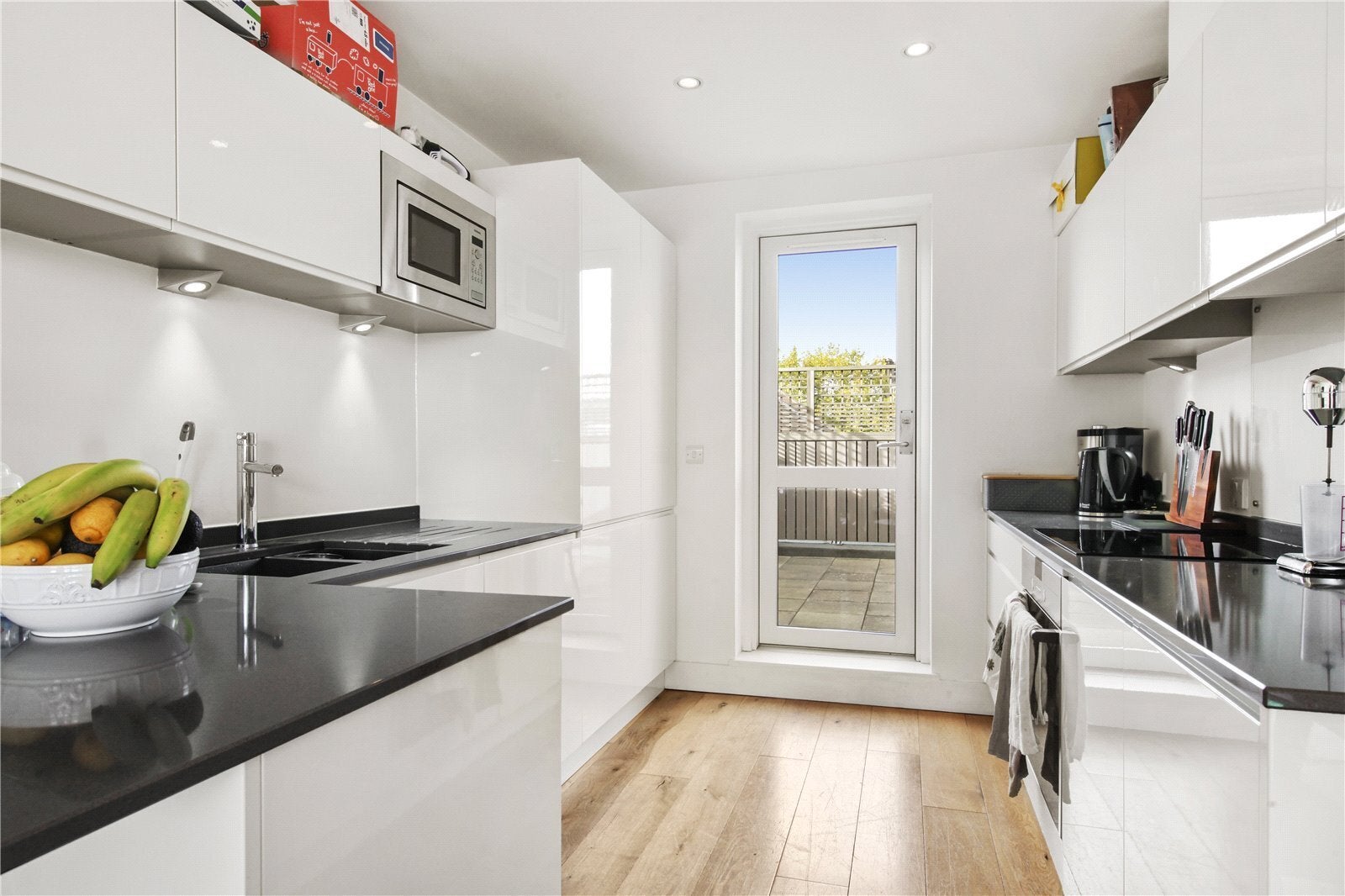 Flat Clapham High Street in Greater London