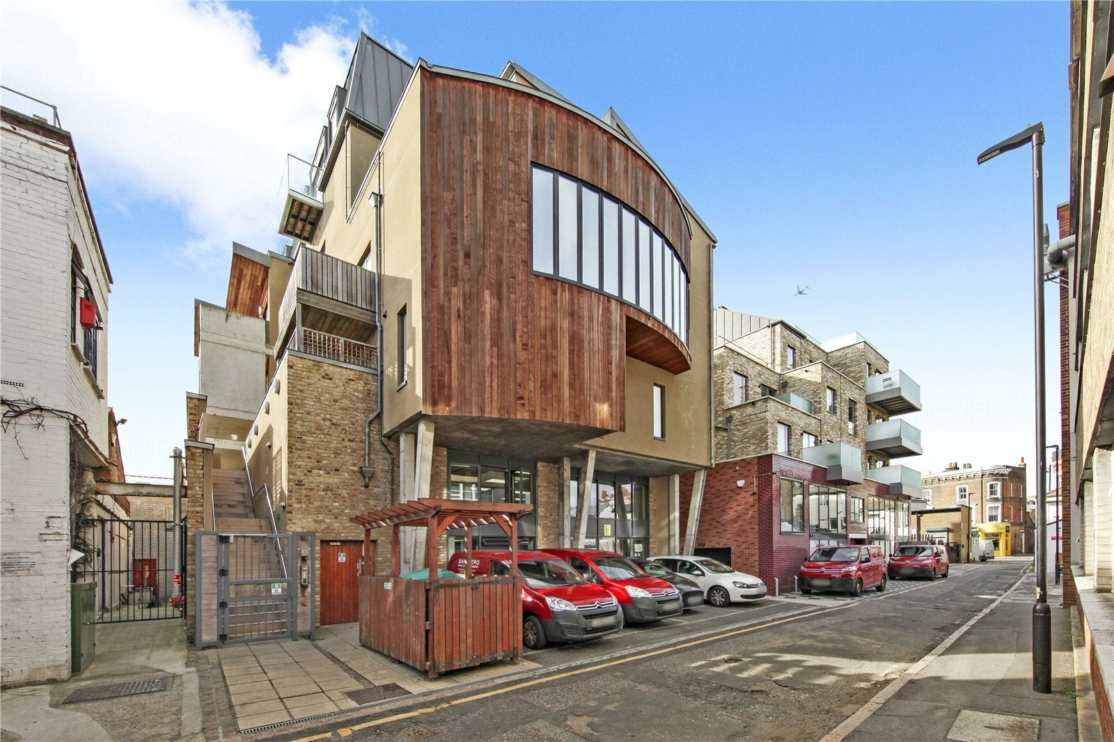 Flat Clapham High Street in Greater London