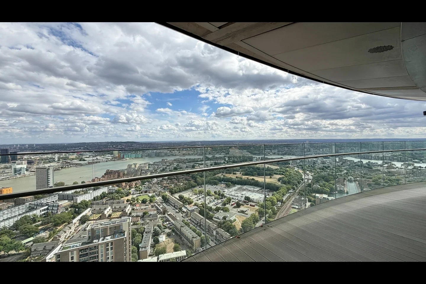 Flat Crossharbour Plaza in Greater London