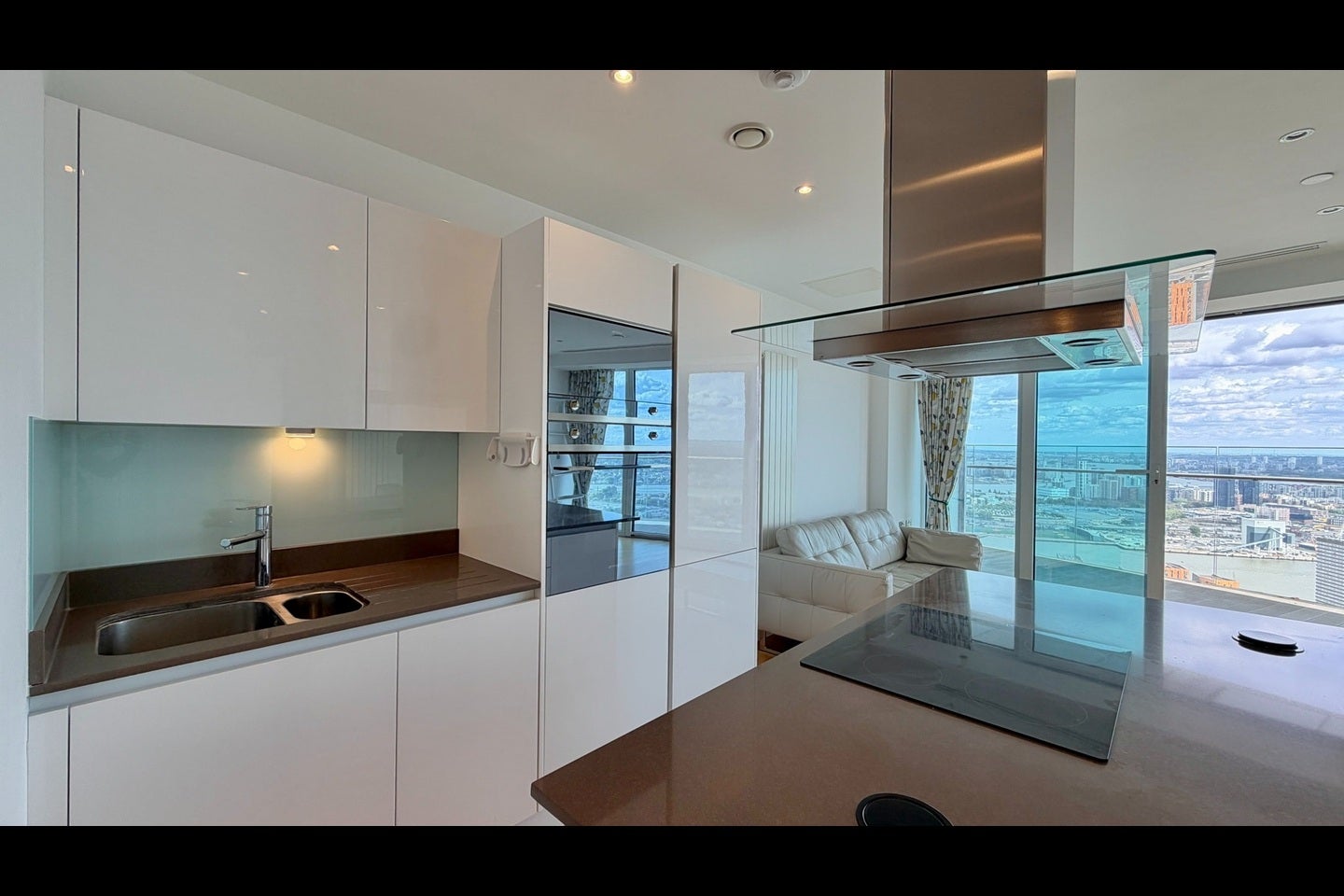 Flat Crossharbour Plaza in Greater London