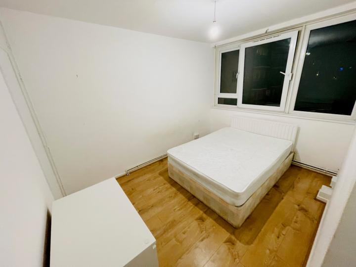 Flat Devons Road in Greater London