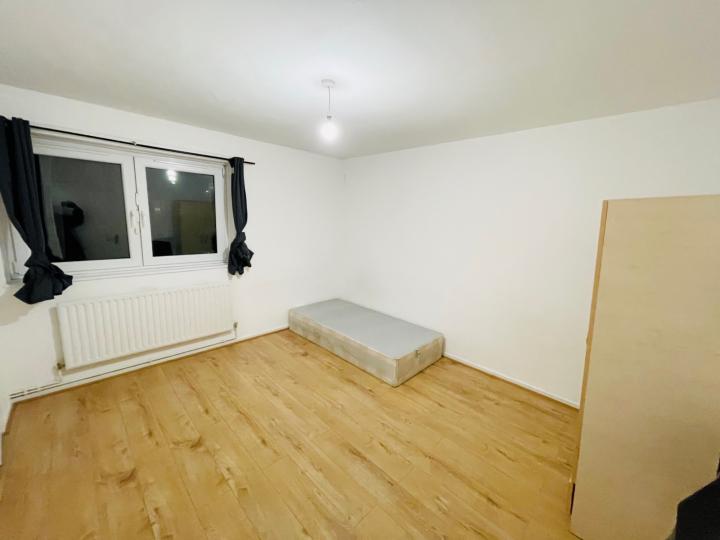 Flat Devons Road in Greater London