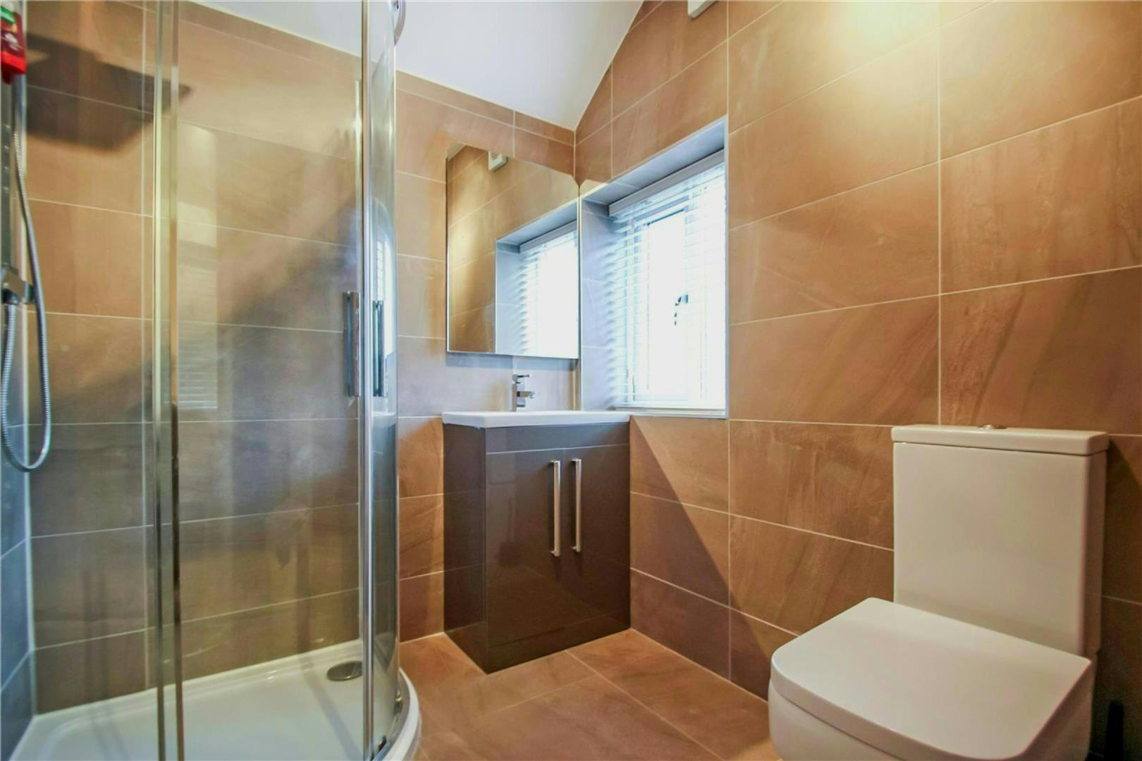 Flat Lymm Road in Little Bollington